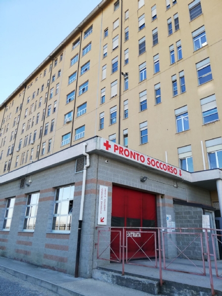 RIVOLI - Paura in pronto soccorso: giovane aggredisce i carabinieri e viene arrestato