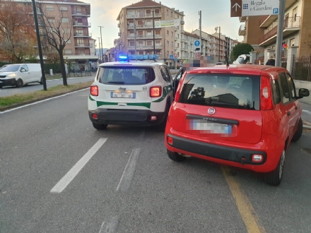 VENARIA - Tasso alcolemico sette volte oltre il limite e auto senza revisione: 59enne denunciato