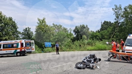 INCIDENTE A ROBASSOMERO - Scontro auto-moto: centauro ferito finisce in ospedale - FOTO