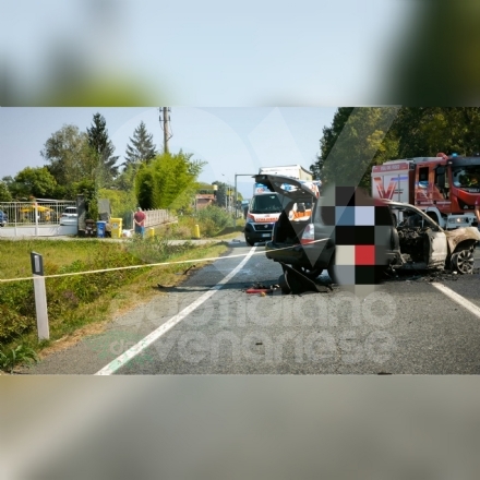 INCIDENTE A ROBASSOMERO - Auto si scontra con un tir e prende fuoco: donna in gravi condizioni - FOTO