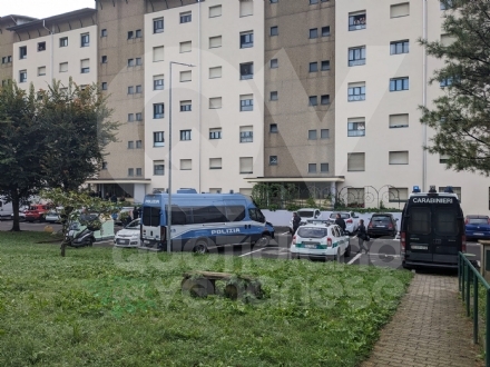 COLLEGNO - Sgomberati gli alloggi occupati abusivamente in via Della Croce - FOTO