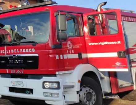 INCENDIO A FIANO - Fiamme in un cortile a causa del forte vento e delle braci del barbecue