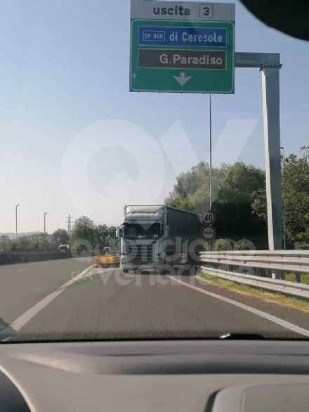 TIR CONTROMANO sul raccordo della Torino-Caselle: la polizia cerca il responsabile