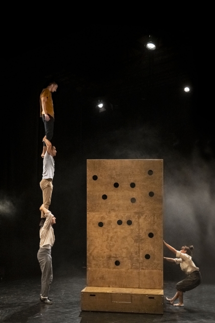 VENARIA - Il grande circo contemporaneo torna al Concordia con la Compañía de Circo «Eia»