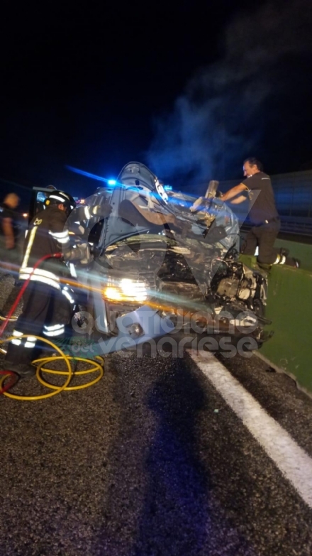 INCIDENTE IN TANGENZIALE TRA TORINO E VENARIA - Pattuglia della polizia colpisce una mucca: 4 feriti e animale morto - FOTO