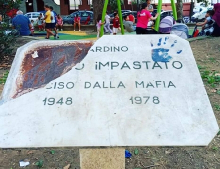 ALPIGNANO - L'Associazione Calabresi per la Legalità condanna lo sfregio alla targa di Peppino Impastato a Torino