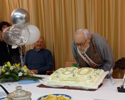 VARISELLA - Grande festa per gli 80 anni del parroco, don Aldo - FOTO