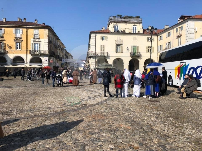 VENARIA - Il centro città set del film «Corro da te» con Pierfrancesco Favino e Miriam Leone FOTO