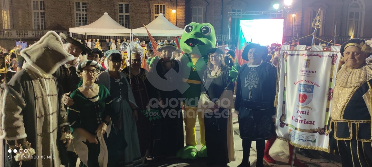 VENARIA - In centro la grande sfilata per i «Giochi Giovanili della Bandiera» - FOTO