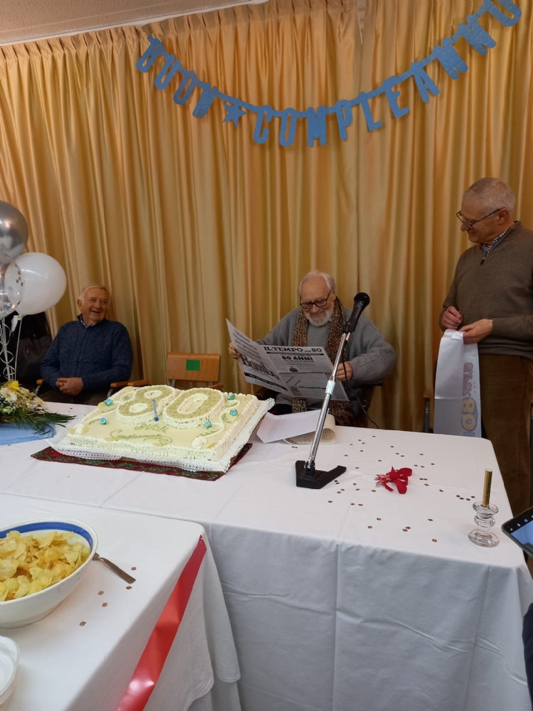 VARISELLA - Grande festa per gli 80 anni del parroco, don Aldo - FOTO