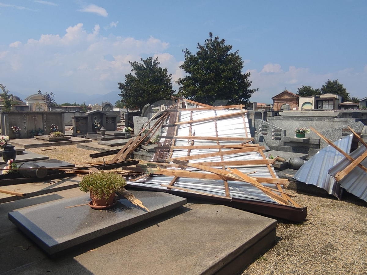 MALTEMPO A COLLEGNO - Chiusi alcuni accessi del cimitero, danni al Campo Volo e a Villa Licia - FOTO