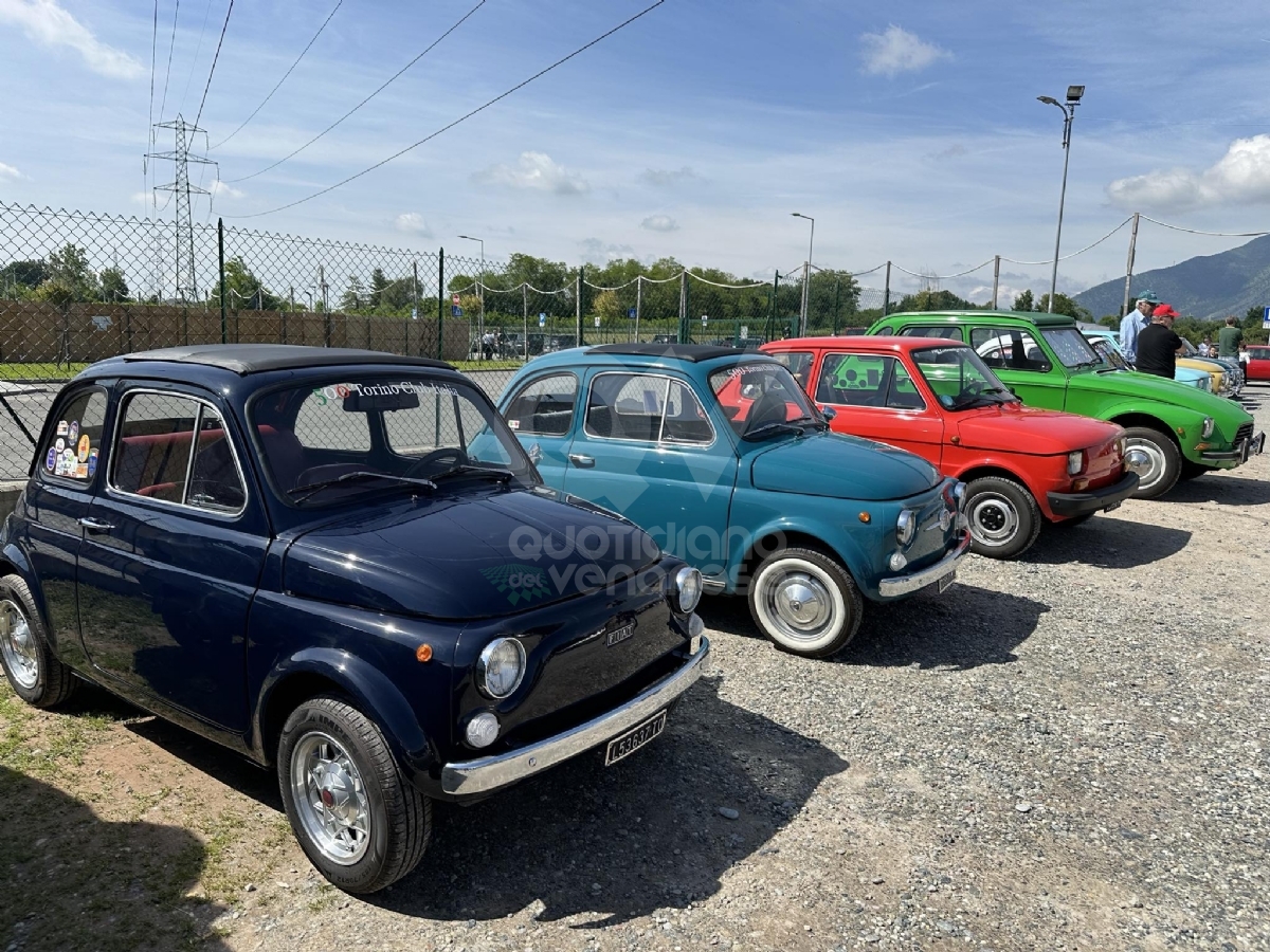 SAN GILLIO - Successo per il raduno delle auto storiche alla Bizzarria - FOTO