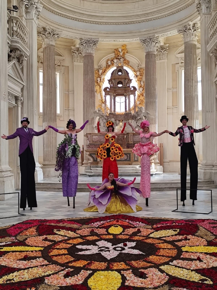 VENARIA - Bagno di folla per la ventesima edizione della «Festa delle Rose» - FOTO