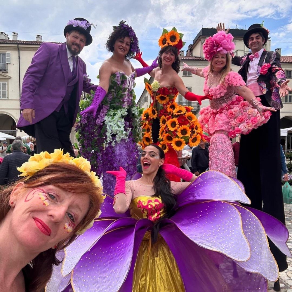 VENARIA - Bagno di folla per la ventesima edizione della «Festa delle Rose» - FOTO