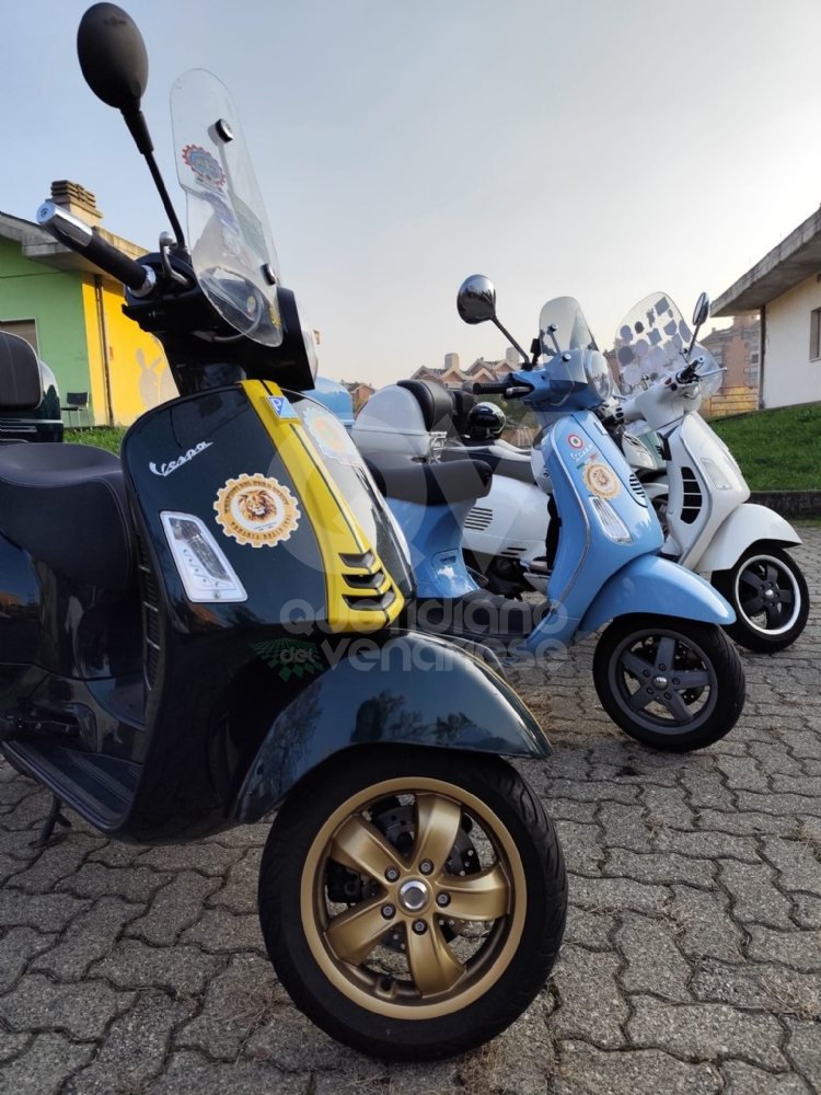 VENARIA - Grande festa per la Castagnata del Vespa Club - FOTO