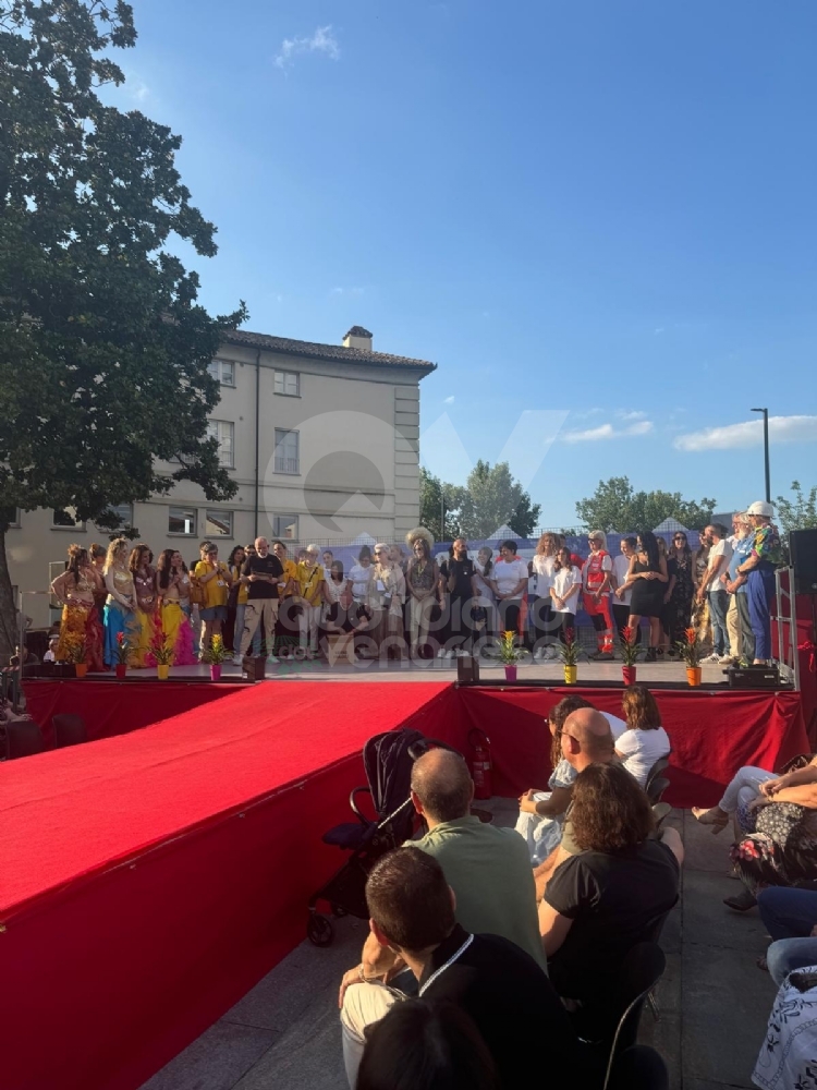 VENARIA - Moda, inclusione e solidarietà: il successo della sfilata in favore del Regina Margherita - FOTO