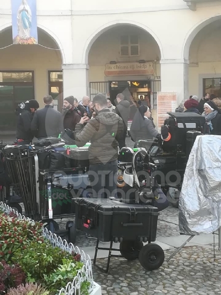 VENARIA - Il centro città set del film «Corro da te» con Pierfrancesco Favino e Miriam Leone FOTO