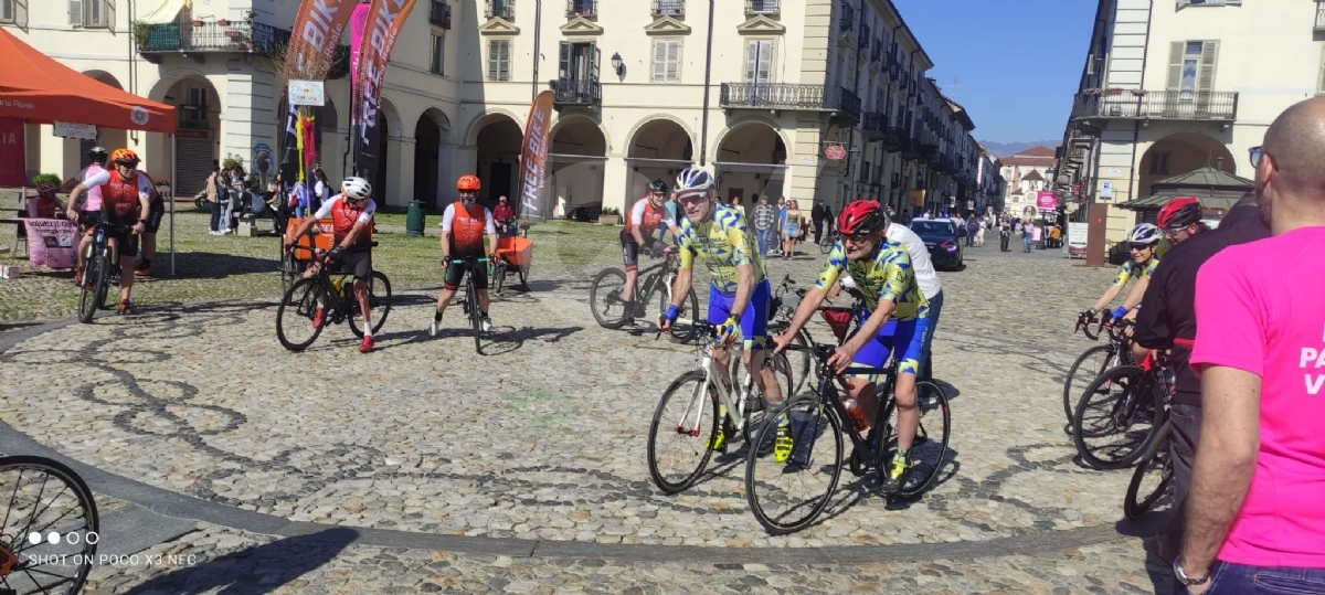 VENARIA-DRUENTO - Grande successo per la «Pedalata in Rosa» - FOTO