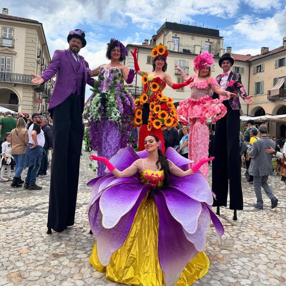 VENARIA - Bagno di folla per la ventesima edizione della «Festa delle Rose» - FOTO