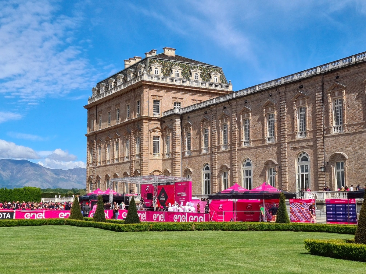 GIRO D'ITALIA A VENARIA - La tappa vinta dall’ecuadoregno Narvaez. Secondo Pogacar - FOTO