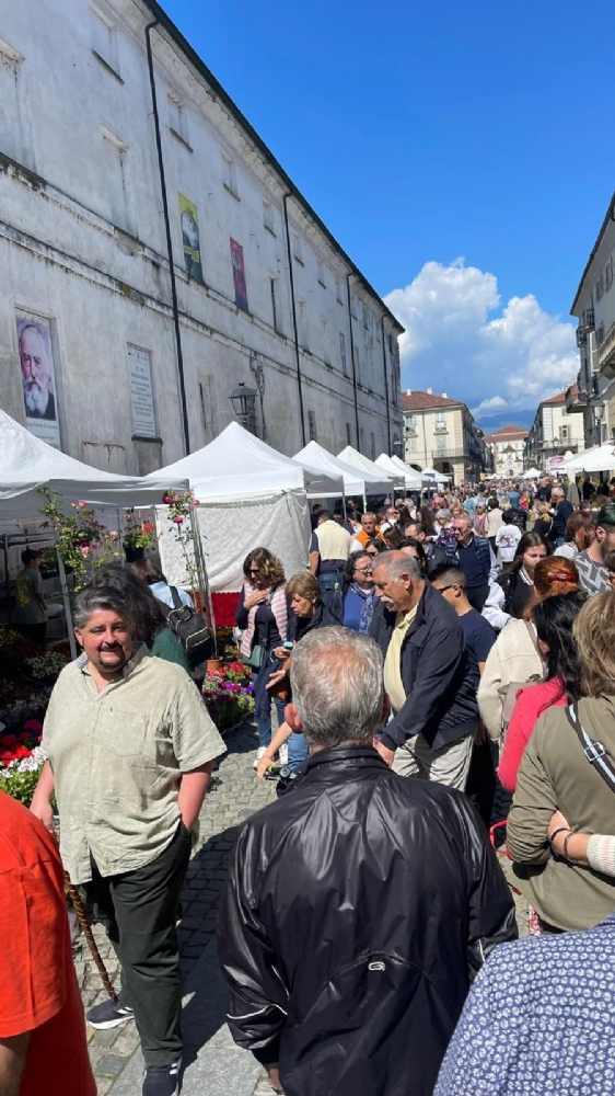 VENARIA - Bagno di folla per la ventesima edizione della «Festa delle Rose» - FOTO