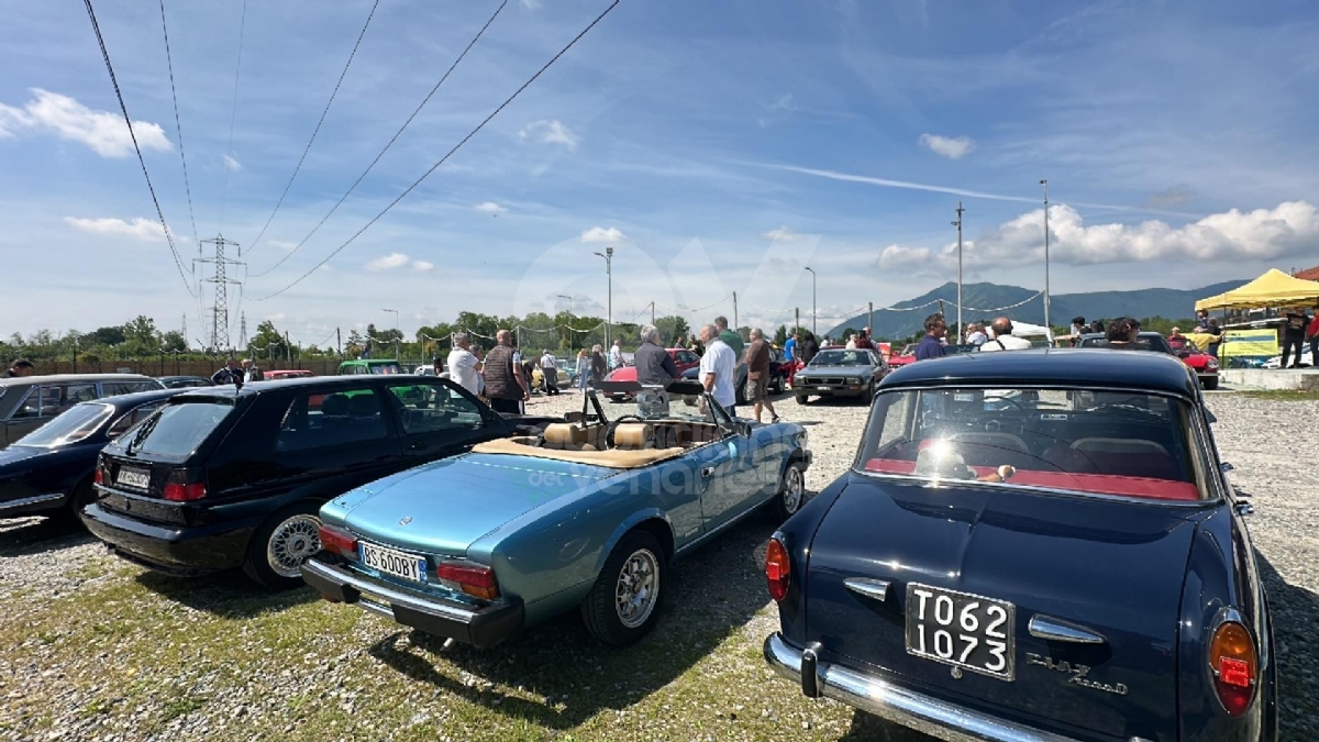 SAN GILLIO - Successo per il raduno delle auto storiche alla Bizzarria - FOTO