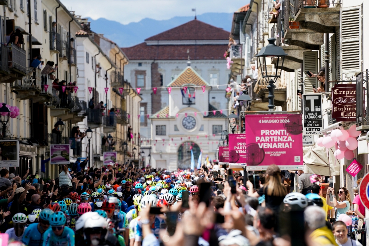 GIRO D'ITALIA A VENARIA - La tappa vinta dall’ecuadoregno Narvaez. Secondo Pogacar - FOTO