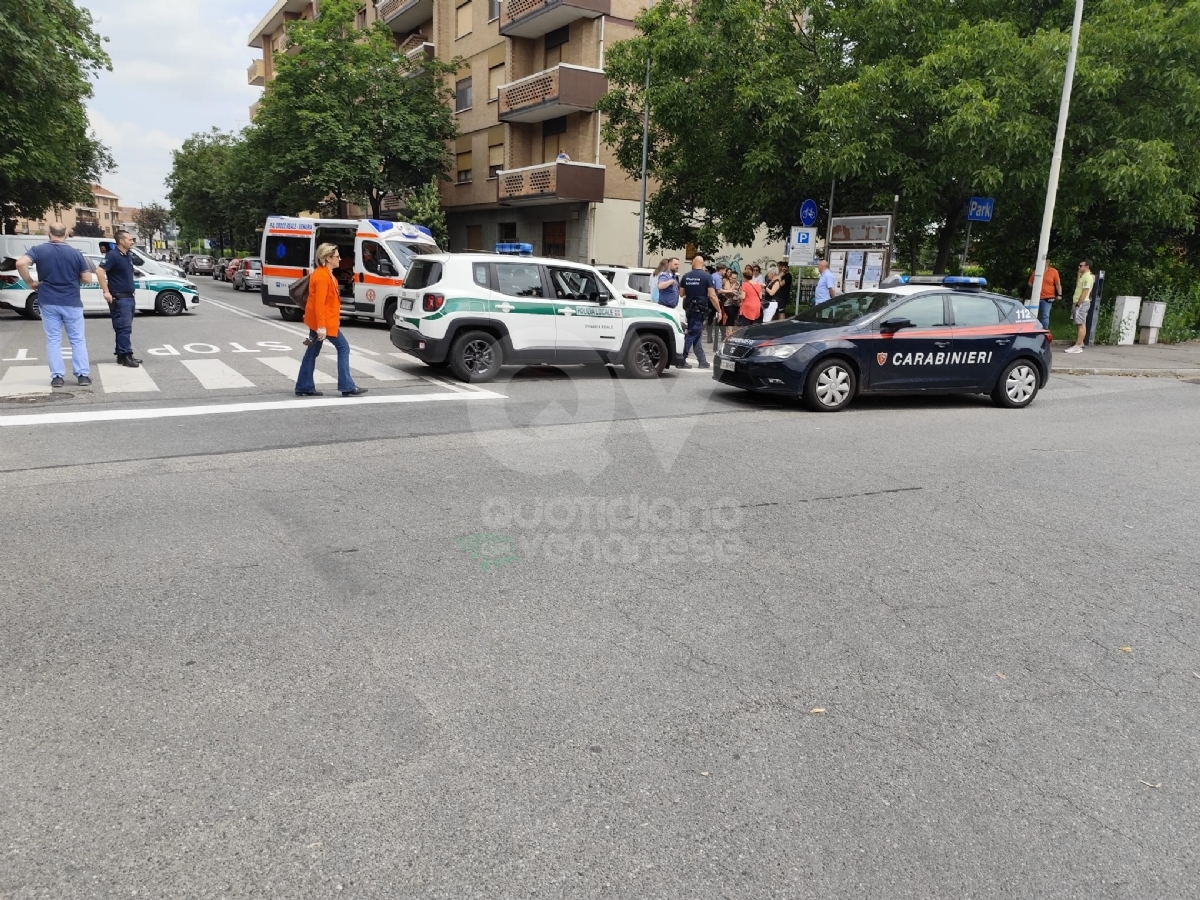 VENARIA - Uomo preso a coltellate mentre si trova in auto: accoltellatore in fuga - FOTO