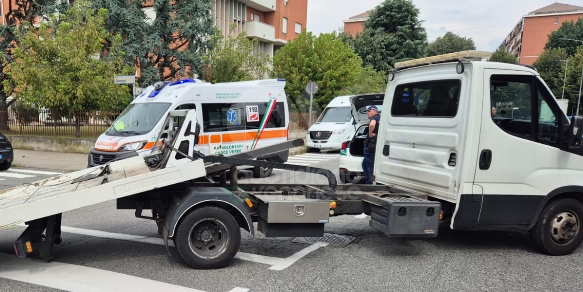 INCIDENTE A VENARIA - Scontro fra due auto all'incrocio: una donna ferita - FOTO