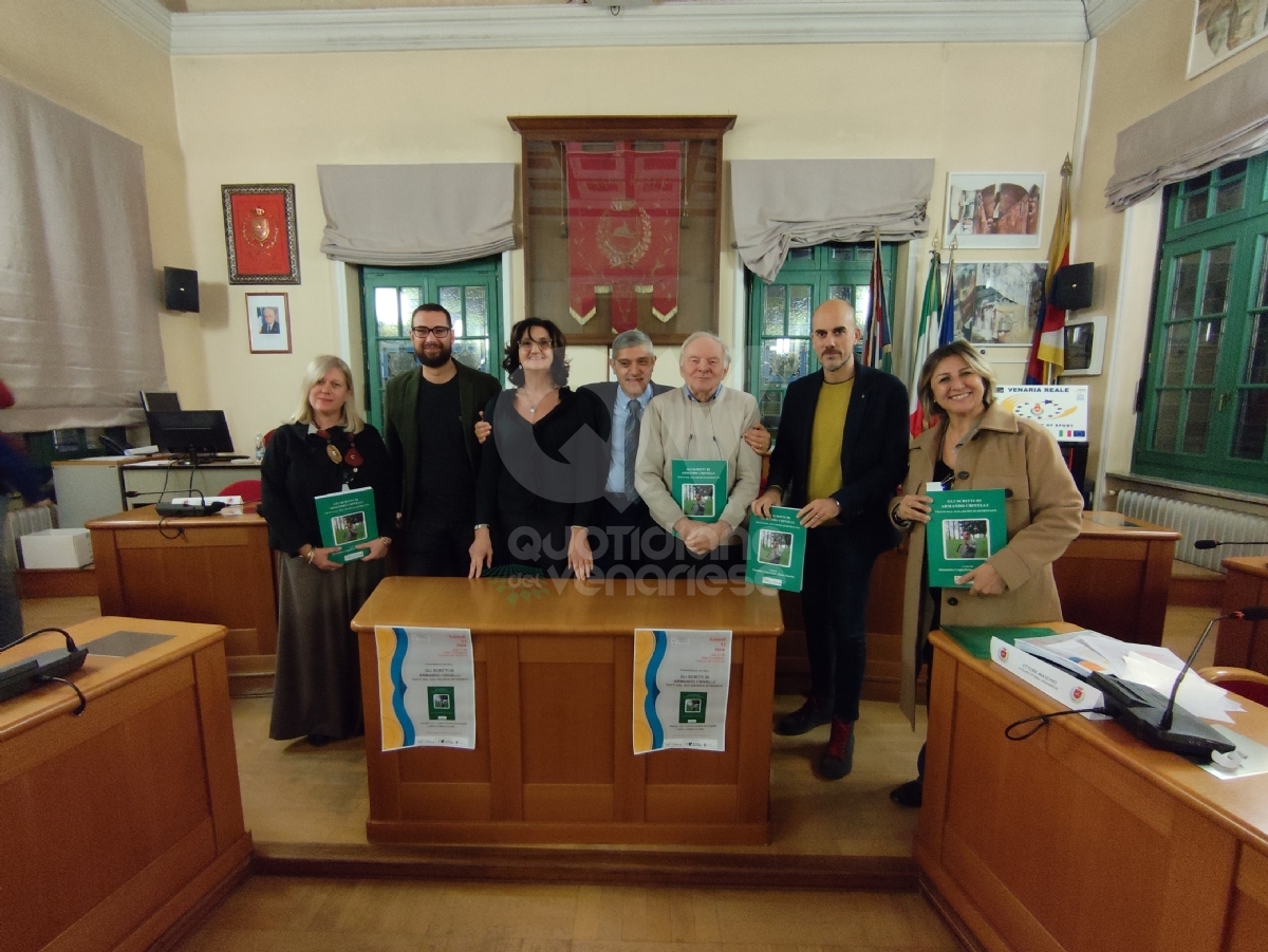 VENARIA - Sala consiliare gremita per la presentazione del libro su Armando Crivelli - FOTO E VIDEO