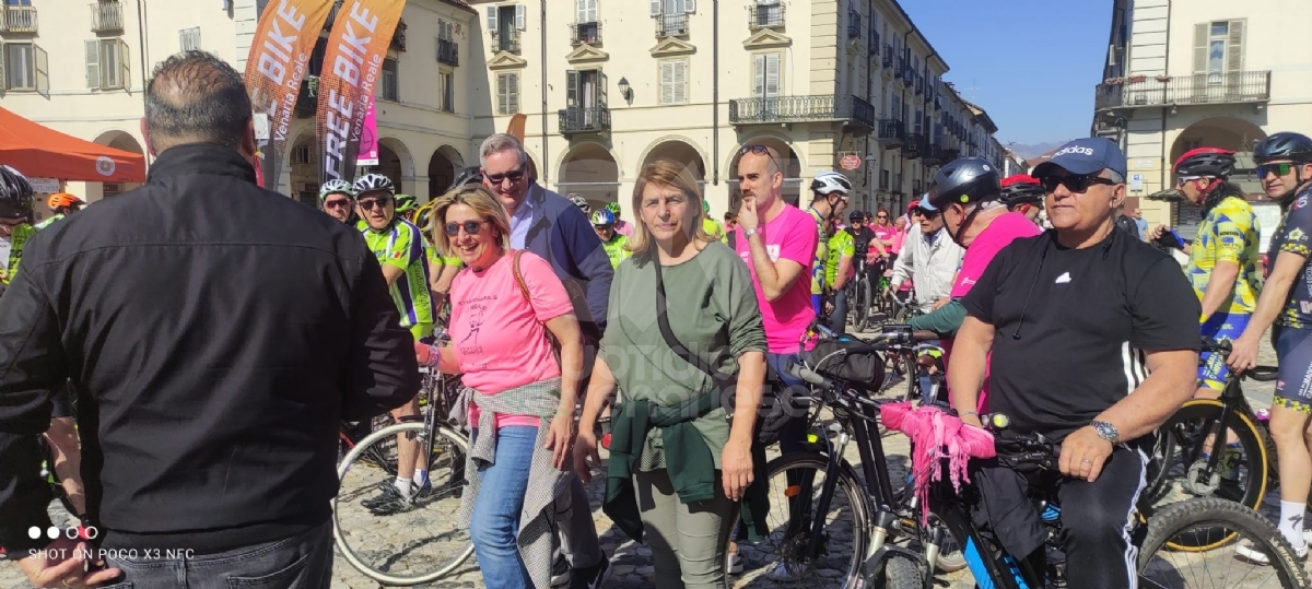 VENARIA-DRUENTO - Grande successo per la «Pedalata in Rosa» - FOTO