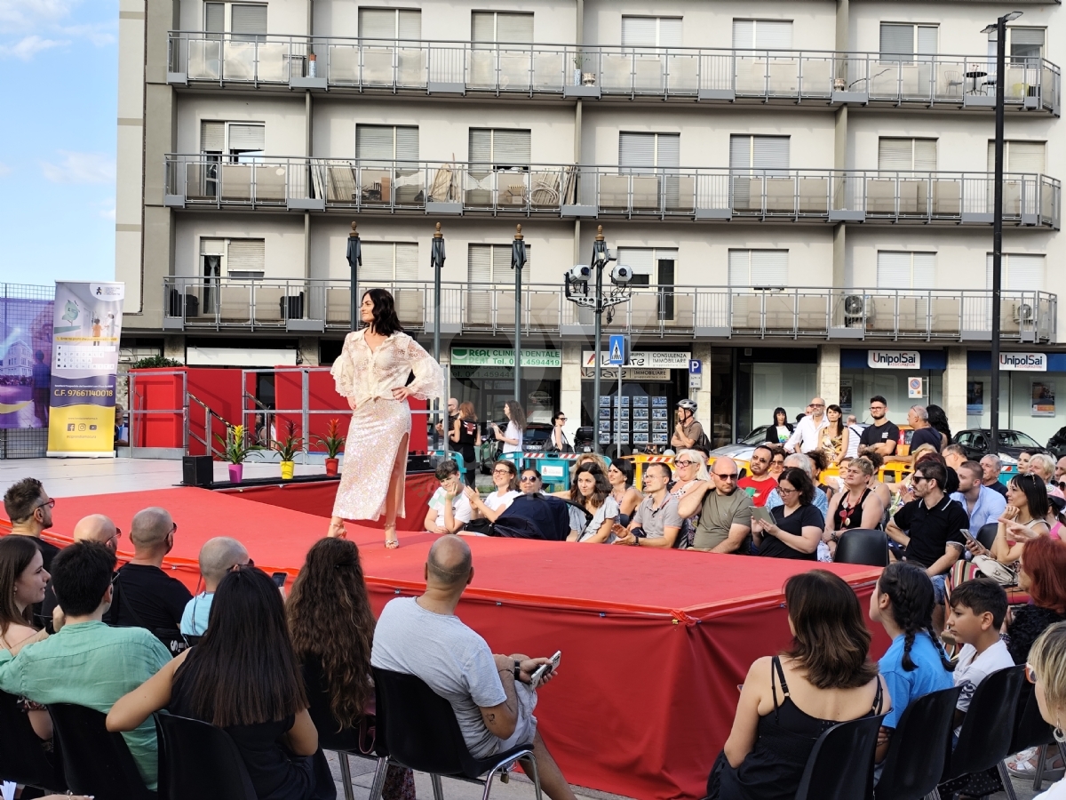 VENARIA - Moda, inclusione e solidarietà: il successo della sfilata in favore del Regina Margherita - FOTO