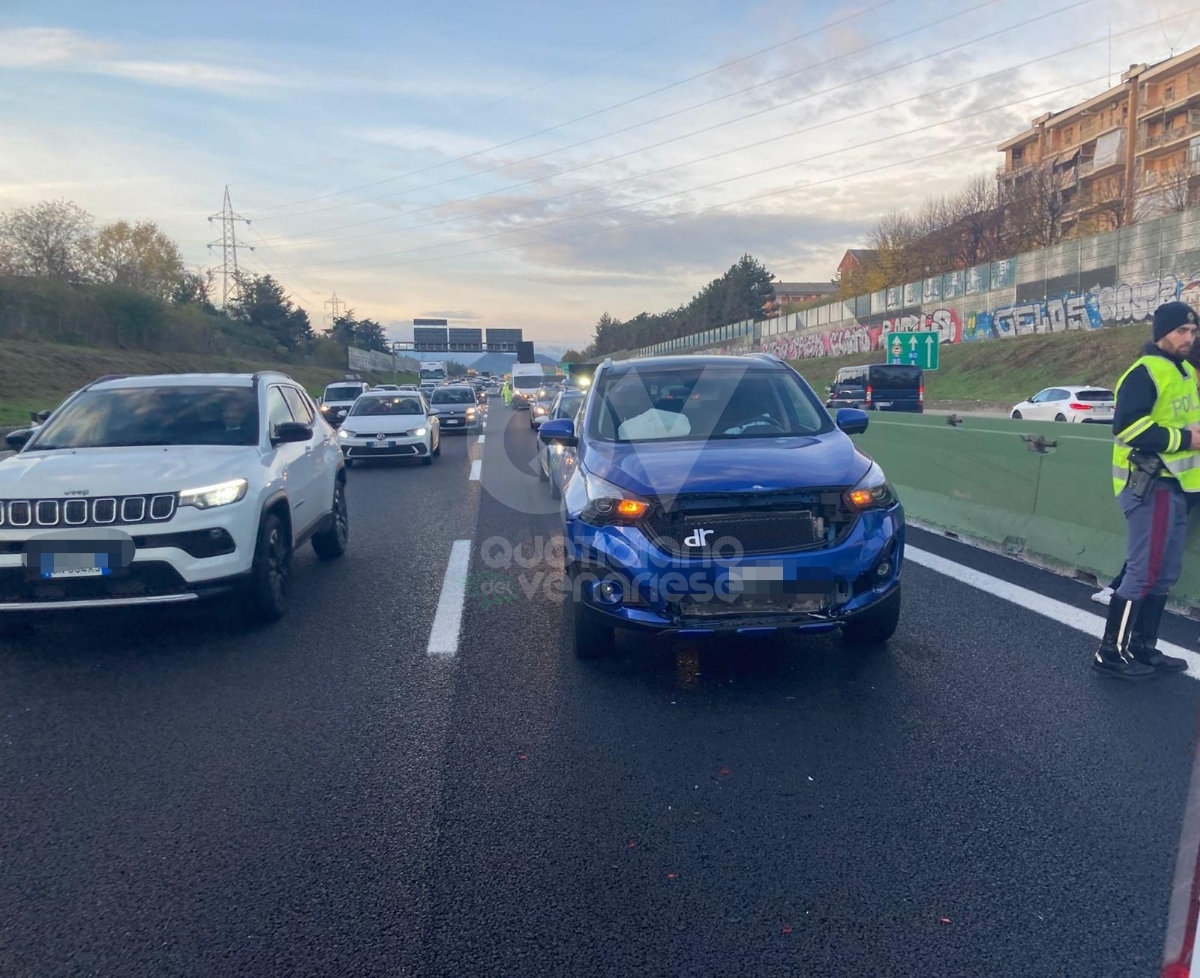 INCIDENTE IN TANGENZIALE A COLLEGNO - Quattro mezzi coinvolti, due feriti - FOTO