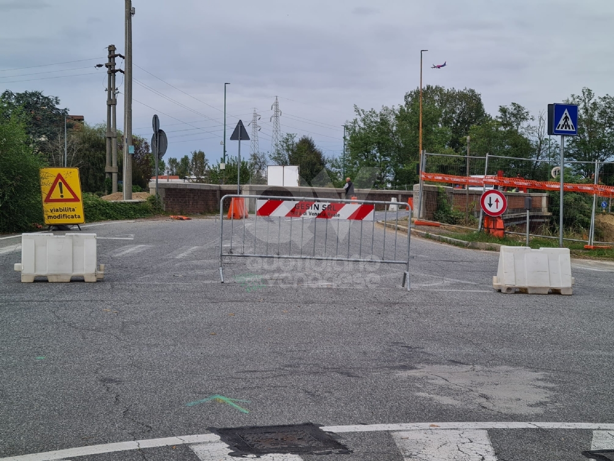 VENARIA - Aperto al traffico il ponte provvisorio sul Ceronda: chiuso temporaneamente il Castellamonte - FOTO