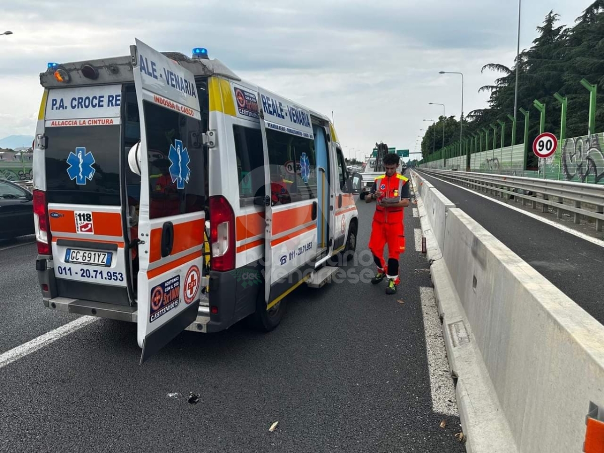 INCIDENTE IN TANGENZIALE A RIVOLI - Donna alla guida di uno scooter rimane ferita - FOTO