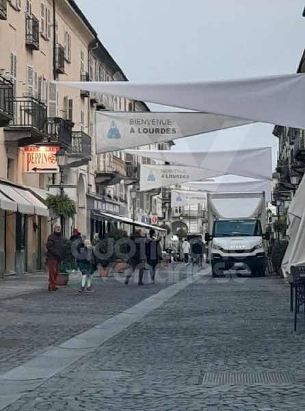 VENARIA - Il centro città set del film «Corro da te» con Pierfrancesco Favino e Miriam Leone FOTO