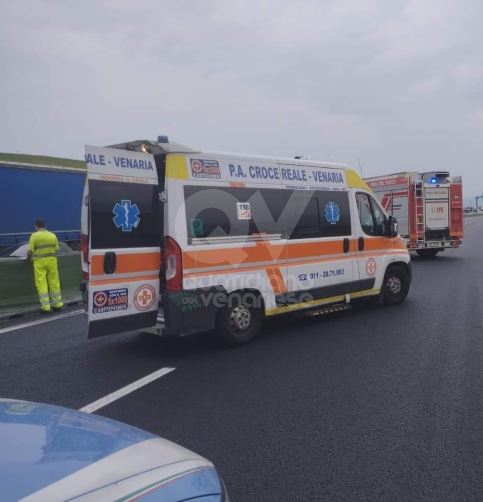 INCIDENTE IN TANGENZIALE A COLLEGNO - Scontro fra un'auto e un tir: forti disagi al traffico - FOTO