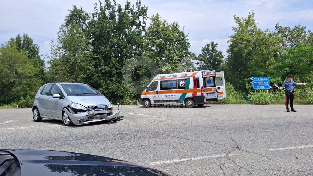 INCIDENTE A ROBASSOMERO - Scontro auto-moto: centauro ferito finisce in ospedale - FOTO