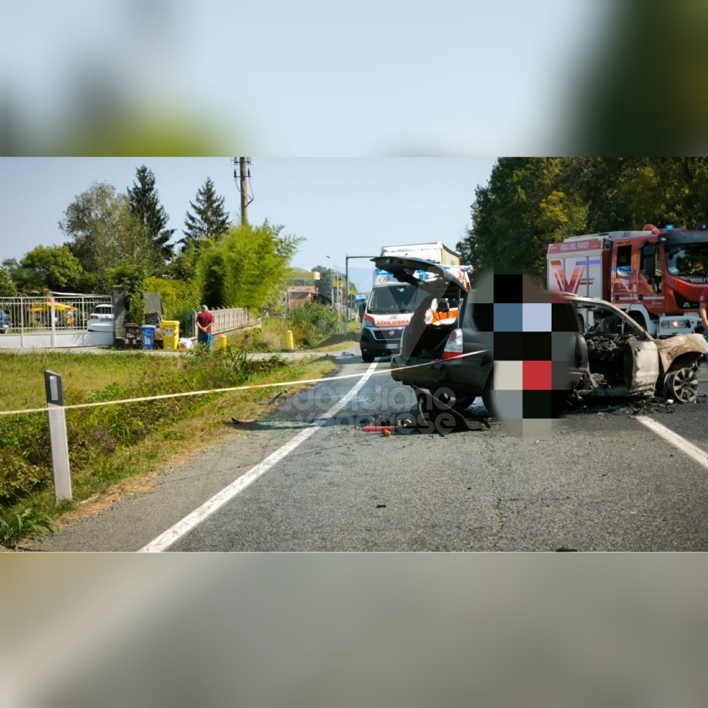 INCIDENTE A ROBASSOMERO - Auto si scontra con un tir e prende fuoco: donna in gravi condizioni - FOTO