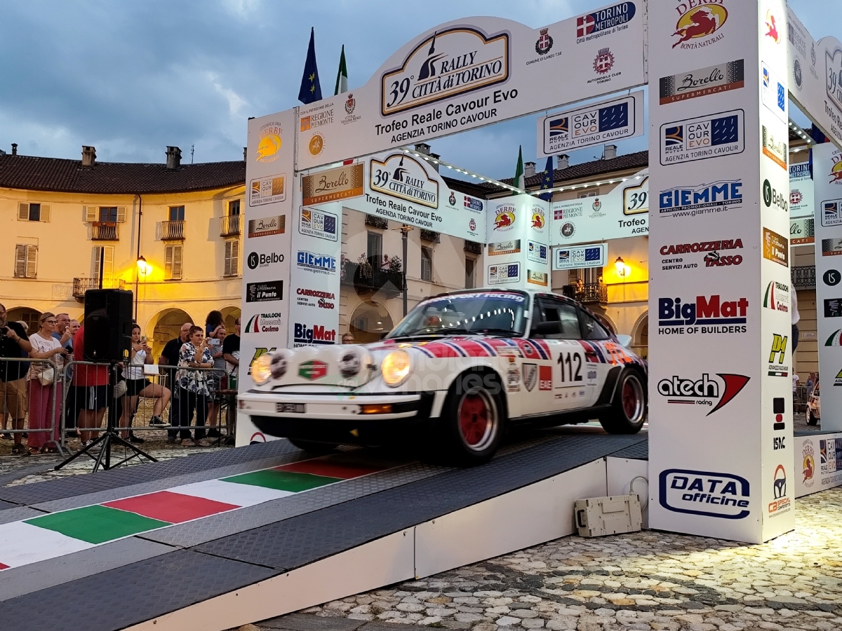 VENARIA - In Città la magia del Rally: tantissimi i curiosi e gli appassionati - FOTO