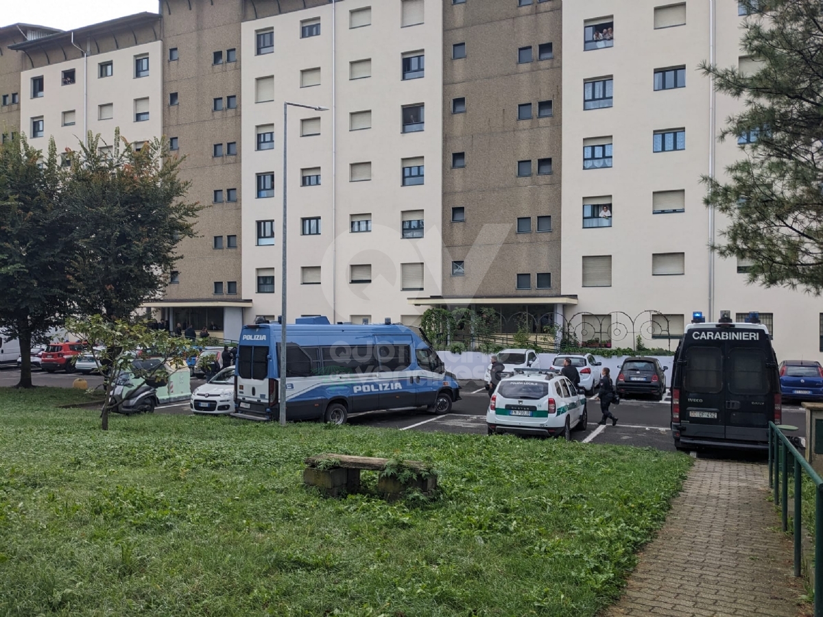 COLLEGNO - Sgomberati gli alloggi occupati abusivamente in via Della Croce - FOTO