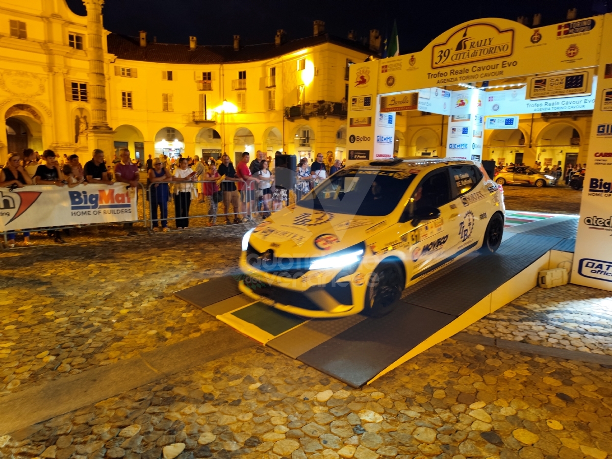 VENARIA - In Città la magia del Rally: tantissimi i curiosi e gli appassionati - FOTO