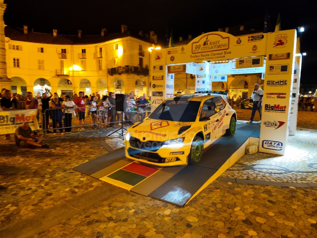 VENARIA - In Città la magia del Rally: tantissimi i curiosi e gli appassionati - FOTO