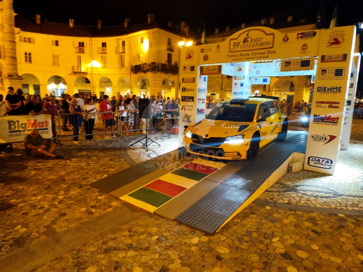 VENARIA - In Città la magia del Rally: tantissimi i curiosi e gli appassionati - FOTO