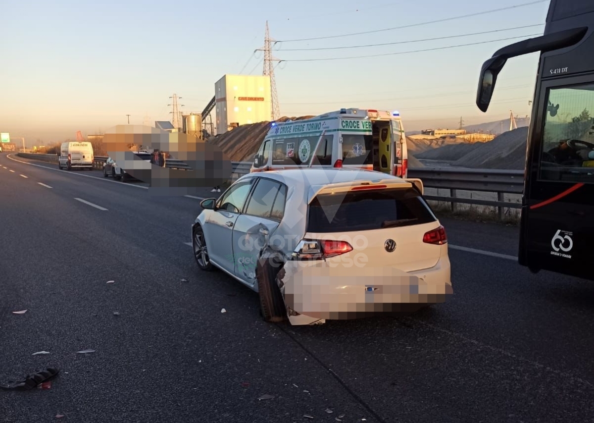 INCIDENTE IN TANGENZIALE A VENARIA - Scontro fra sei veicoli, tre persone ferite - FOTO