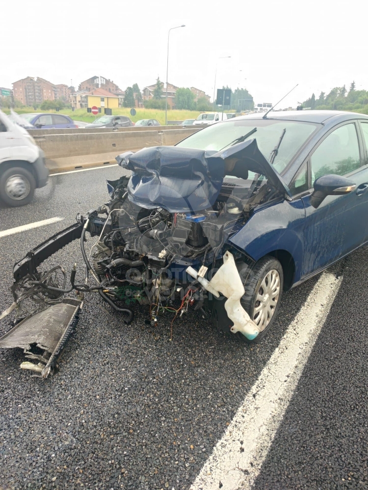 INCIDENTI IN TANGENZIALE A BORGARO E RIVOLI - Forti disagi e lunghe code - FOTO