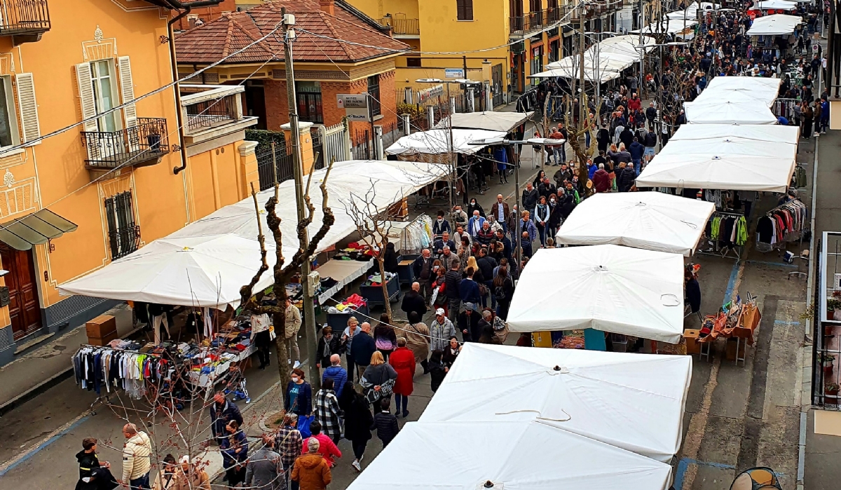 VENARIA - Grazie a «Crocetta Più in Tour» e «Made in EaTALY» centro città letteralmente invaso di persone - FOTO