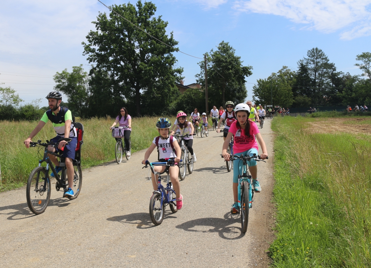 PIANEZZA - Bambini, famiglie e nonni: successo per la «Grande Biciclettata» - FOTO