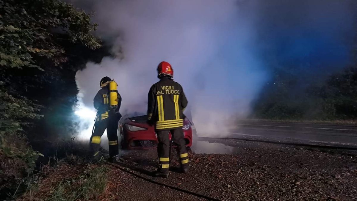 INCIDENTE TRA SAN GILLIO E GIVOLETTO - Auto prende fuoco mentre è in marcia - FOTO