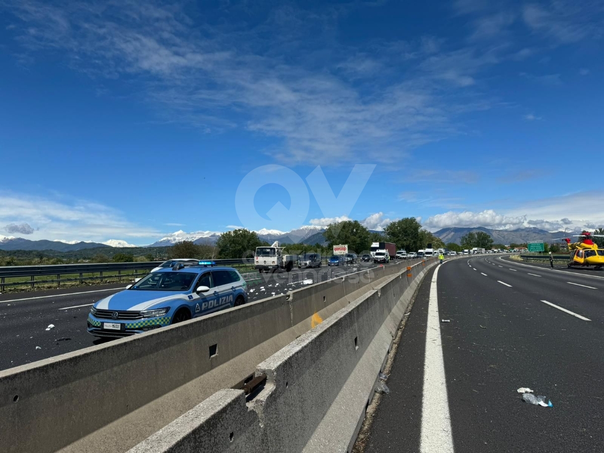 INCIDENTE IN TANGENZIALE A RIVOLI - Tutto bloccato dopo lo scontro fra tre mezzi - FOTO